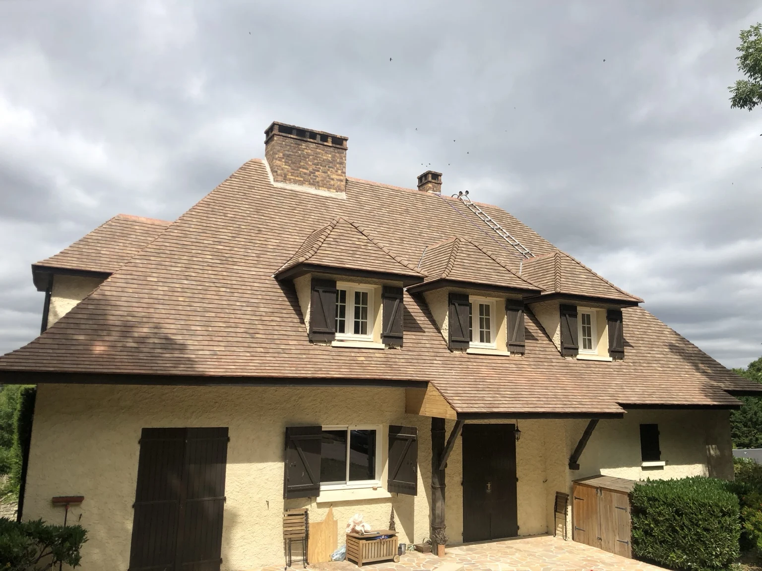 Maison et toiture rénovée — chantier GC HABITAT IDF